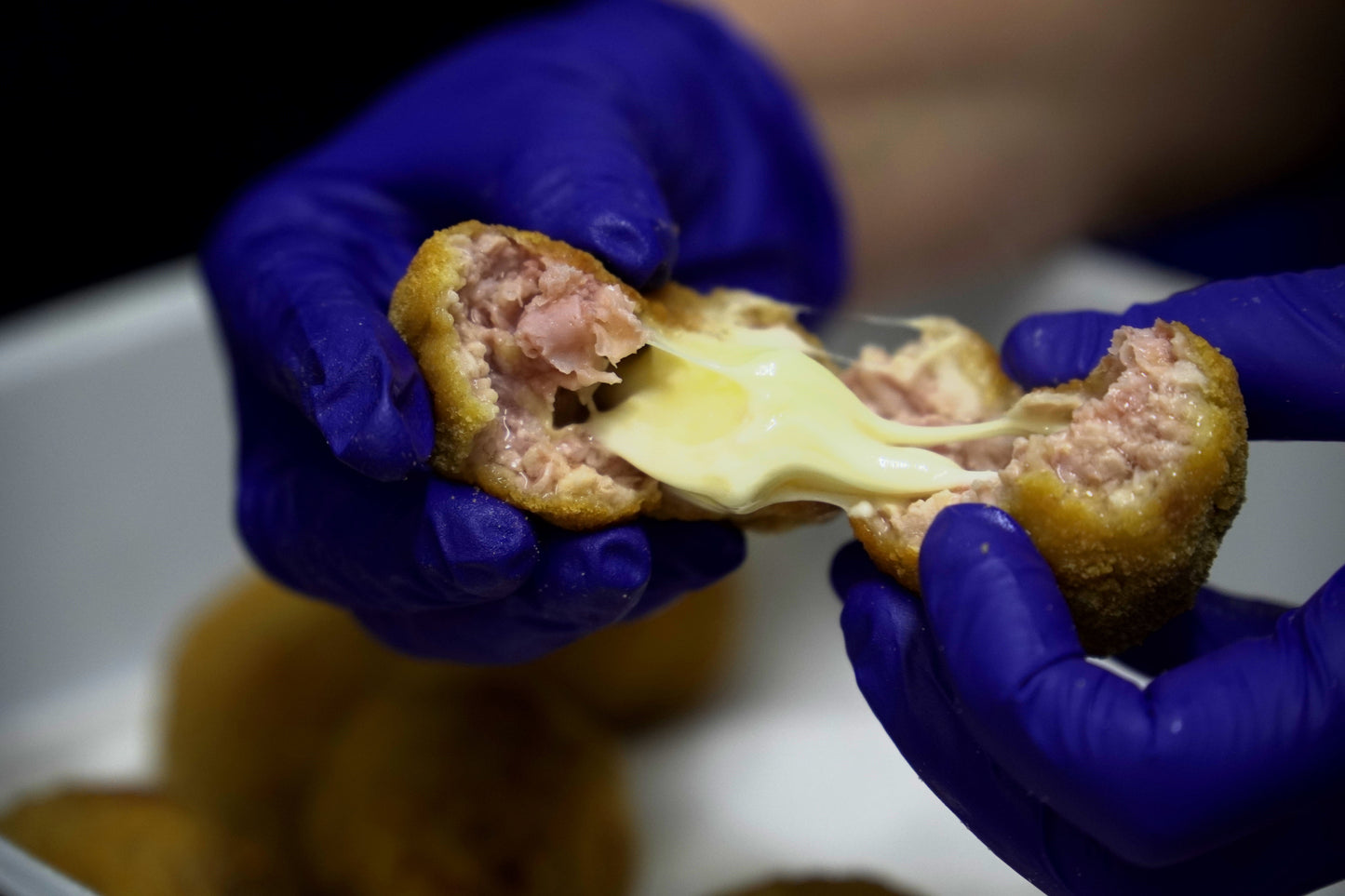 BOMBA (pollastre, pernil dolç i formatge)