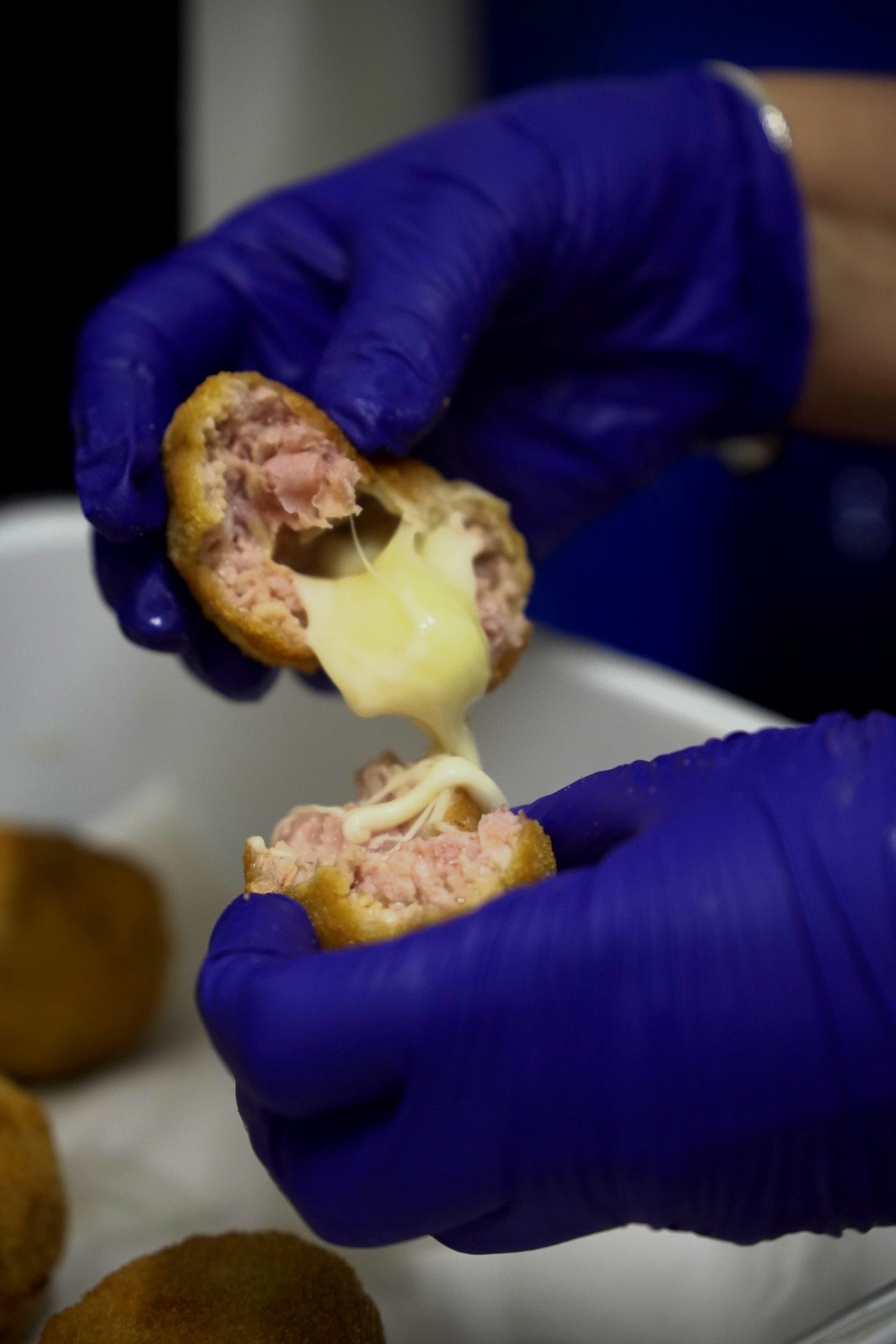 BOMBA (pollastre, pernil dolç i formatge)